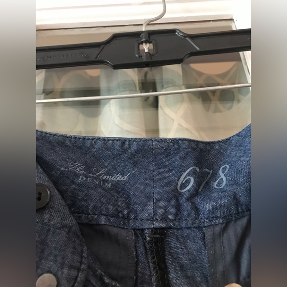 The Limited size 8 678 collection dark wash denim shorts with pockets! EUC - Picture 6 of 7